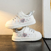 Tênis Infantil Feminino Solado Macio Velcro Estampa Coração Glitter Branco Numeração 18 ao 24