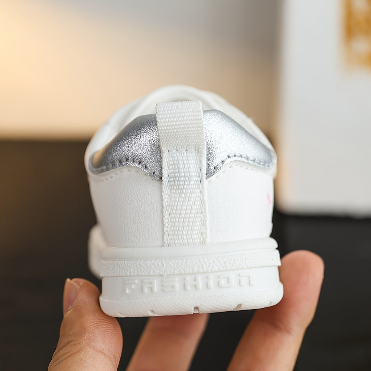Tênis Infantil Feminino Solado Macio Velcro Estampa Coração Glitter Branco Numeração 18 ao 24
