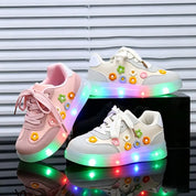Tênis Infantil Feminino Luminoso LED Casual Flores em Relevo Cadarço PU 19 ao 27 — foto 6