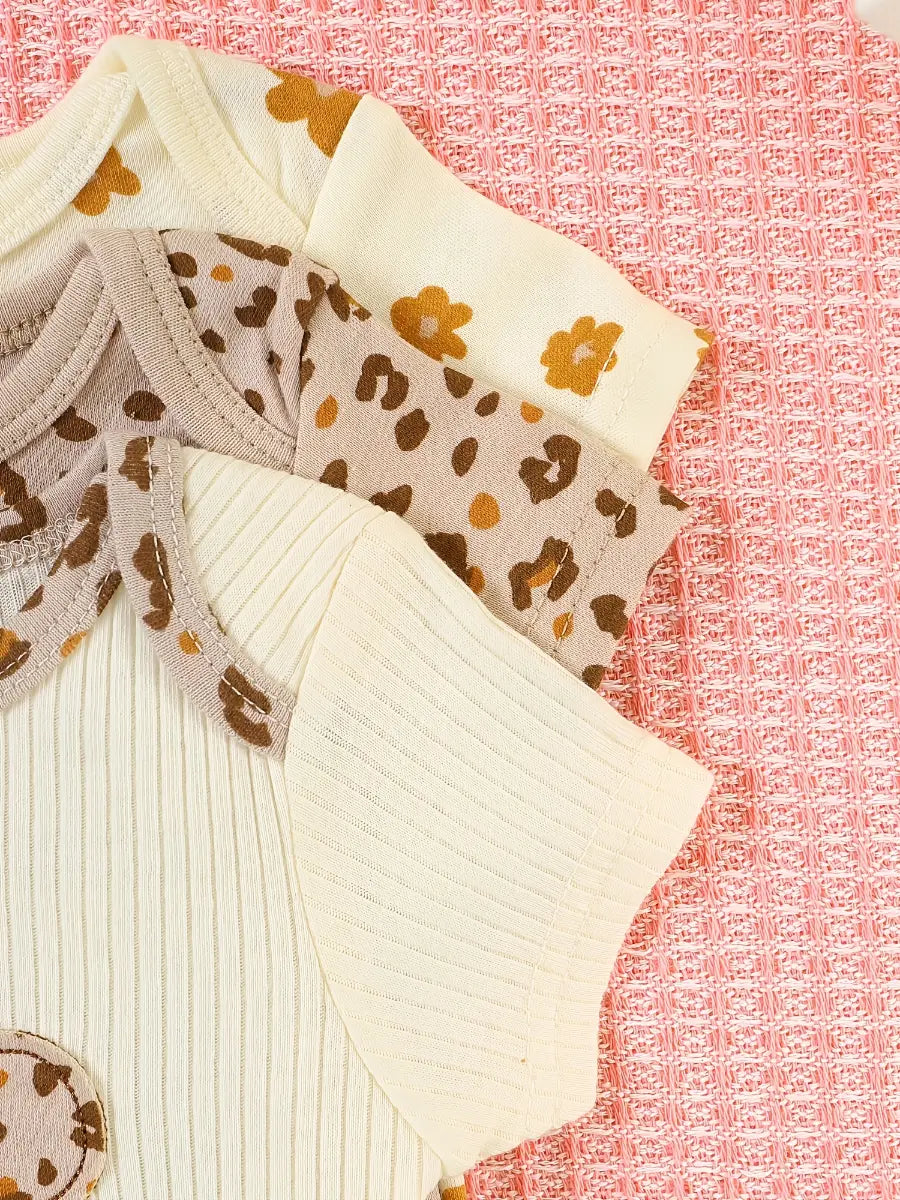 Kit 4 Bodies Bebê Menina Manga Curta Estampa Leopardo e Floral Algodão Gola Redonda 0 a 9 Meses — foto 7