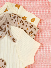 Kit 4 Bodies Bebê Menina Manga Curta Estampa Leopardo e Floral Algodão Gola Redonda 0 a 9 Meses — foto 7