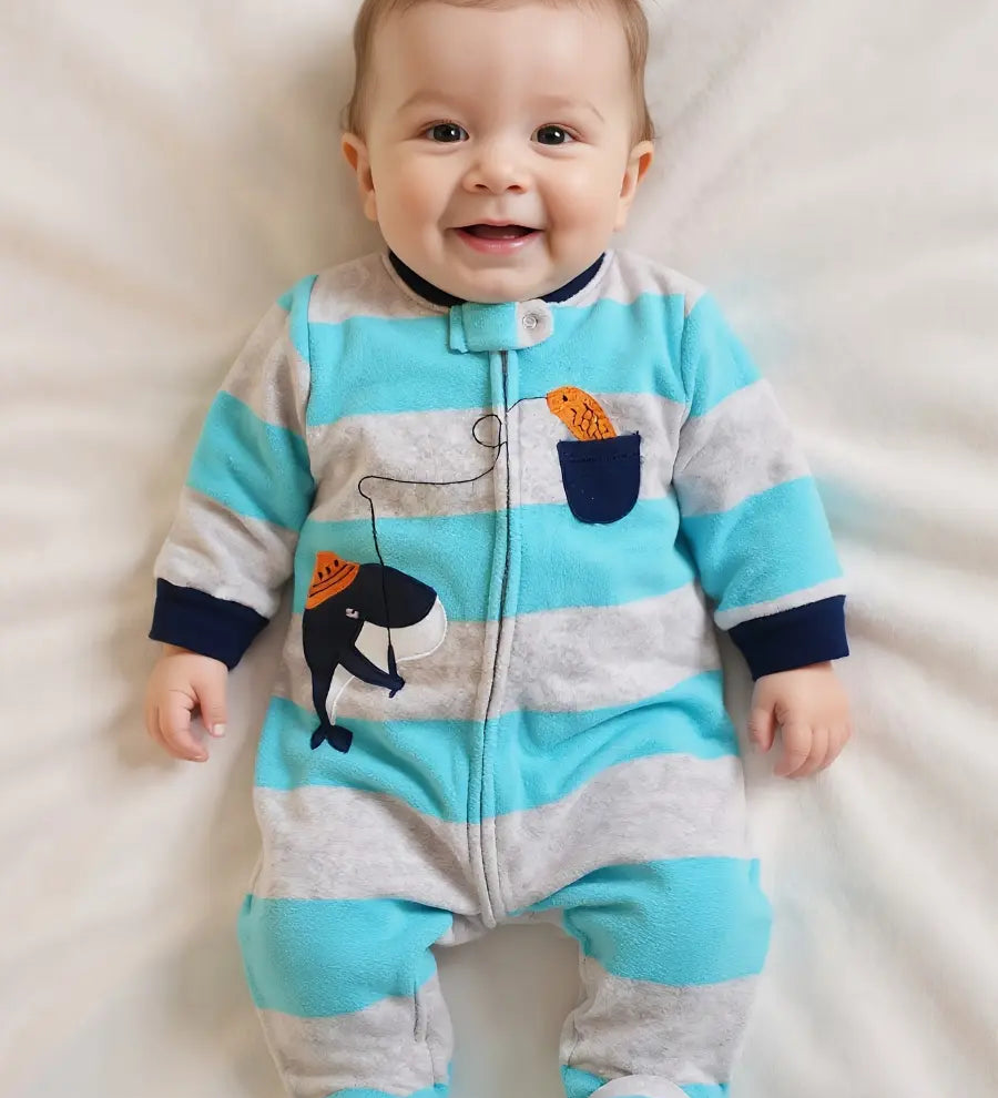 Macacão Bebê Menino Longo com Pés Fleece Zíper Bordado Baleia Listrado 0 a 9 Meses — foto 1